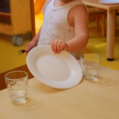 Tisch decken, Krippe, Ding- Kindergarten