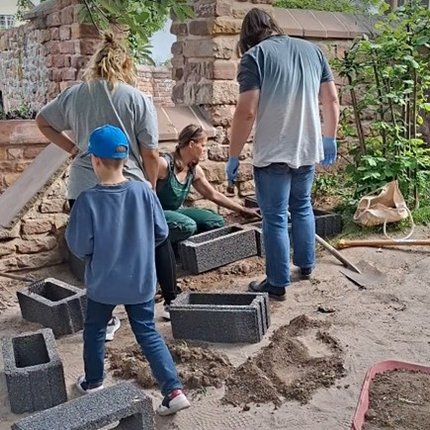 Gartenaktion, Ding-Kiga, Hand in Hand