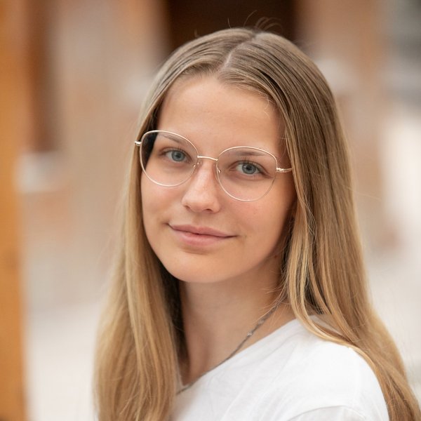 Larissa Junkert Larissa Junkert